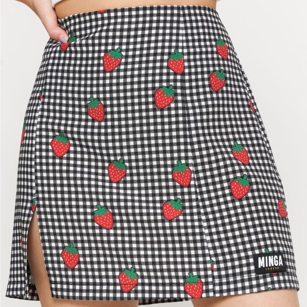 NWT Minga London Strawberry Gingham Skirt